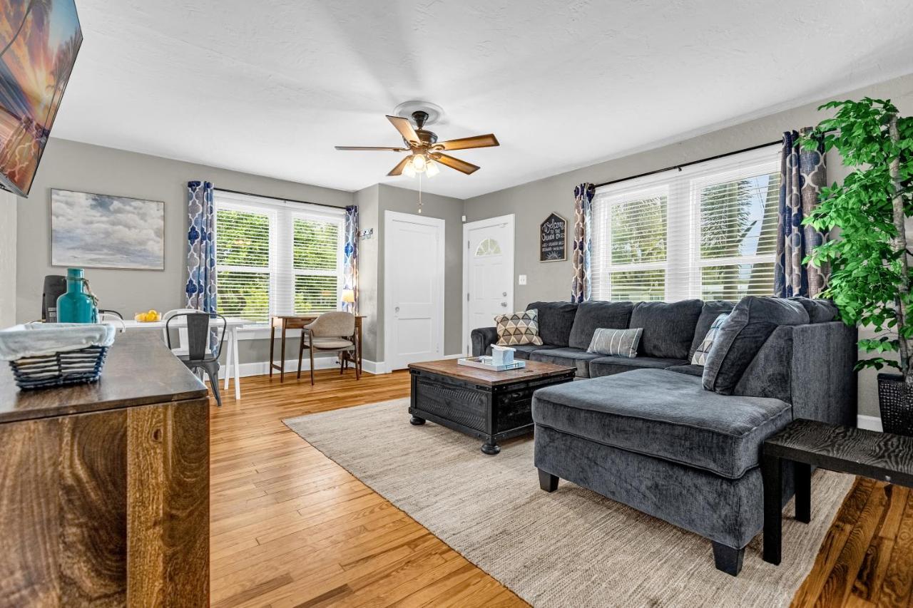 Holiday home Oasis! Free Laundry & Parking Near Disney! Orlando