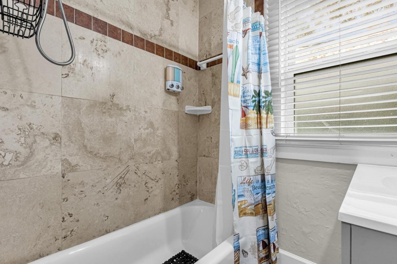 Holiday home Oasis! Free Laundry & Parking Near Disney! Orlando