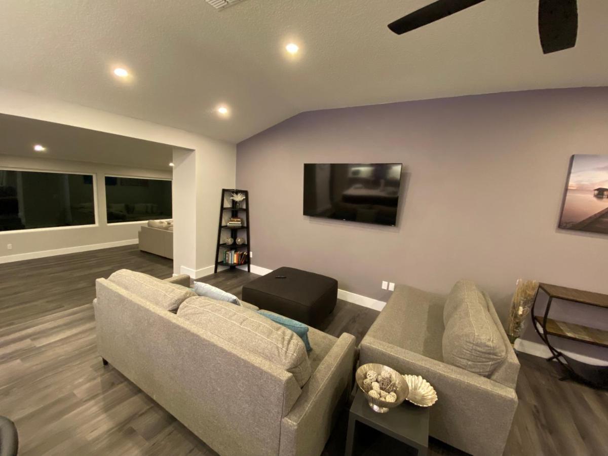 Holiday home Clear Retreat: Private Pool, Lakefront *