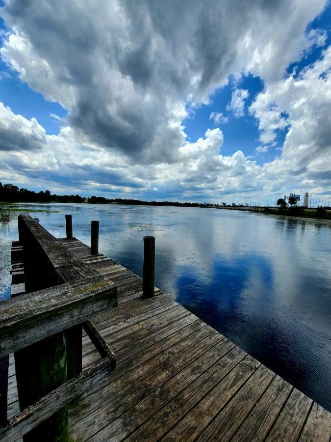 Spacious Bedroom With Private Workspace, Ensuite Bathroom - Room# 1 In Shared House No Pet Homestay Orlando