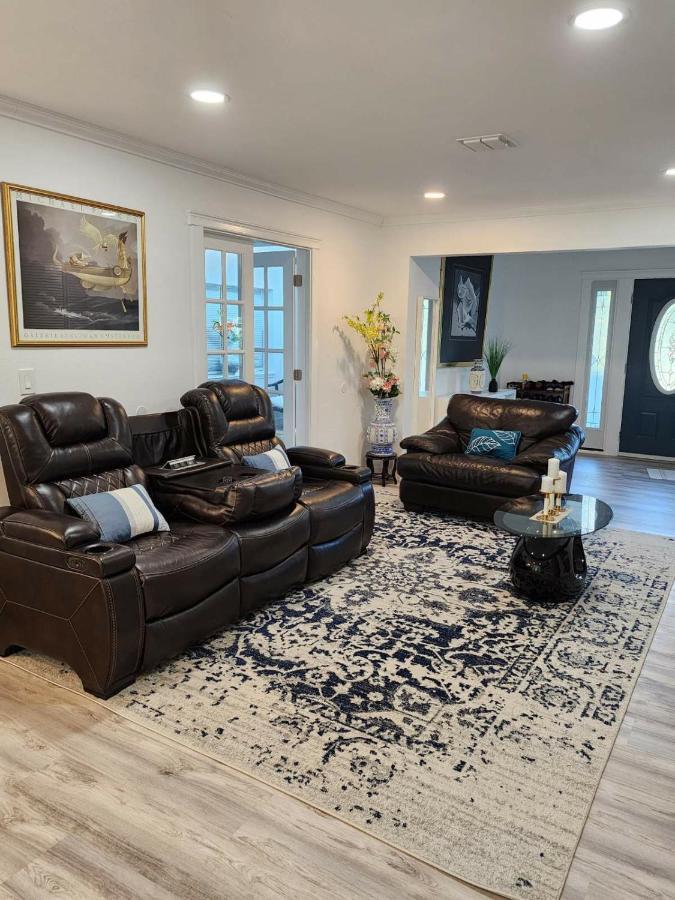 Spacious Bedroom With Private Workspace, Ensuite Bathroom - Room# 1 In Shared House No Pet