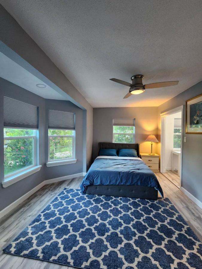 Homestay Spacious Bedroom With Private Workspace, Ensuite Bathroom - Room# 1 In Shared House No Pet