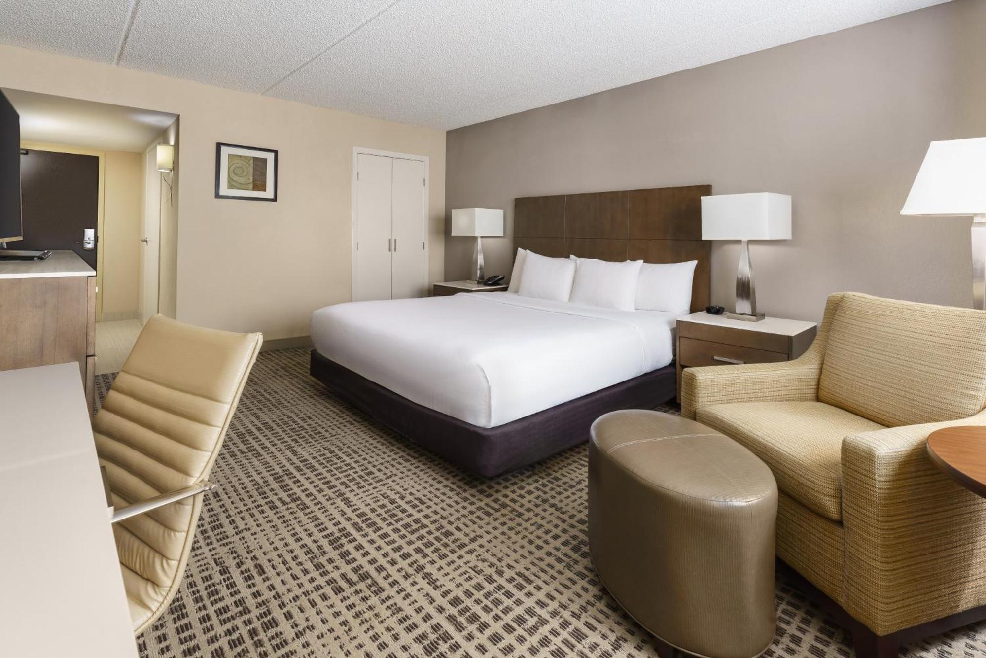 Doubletree By Hilton Airport