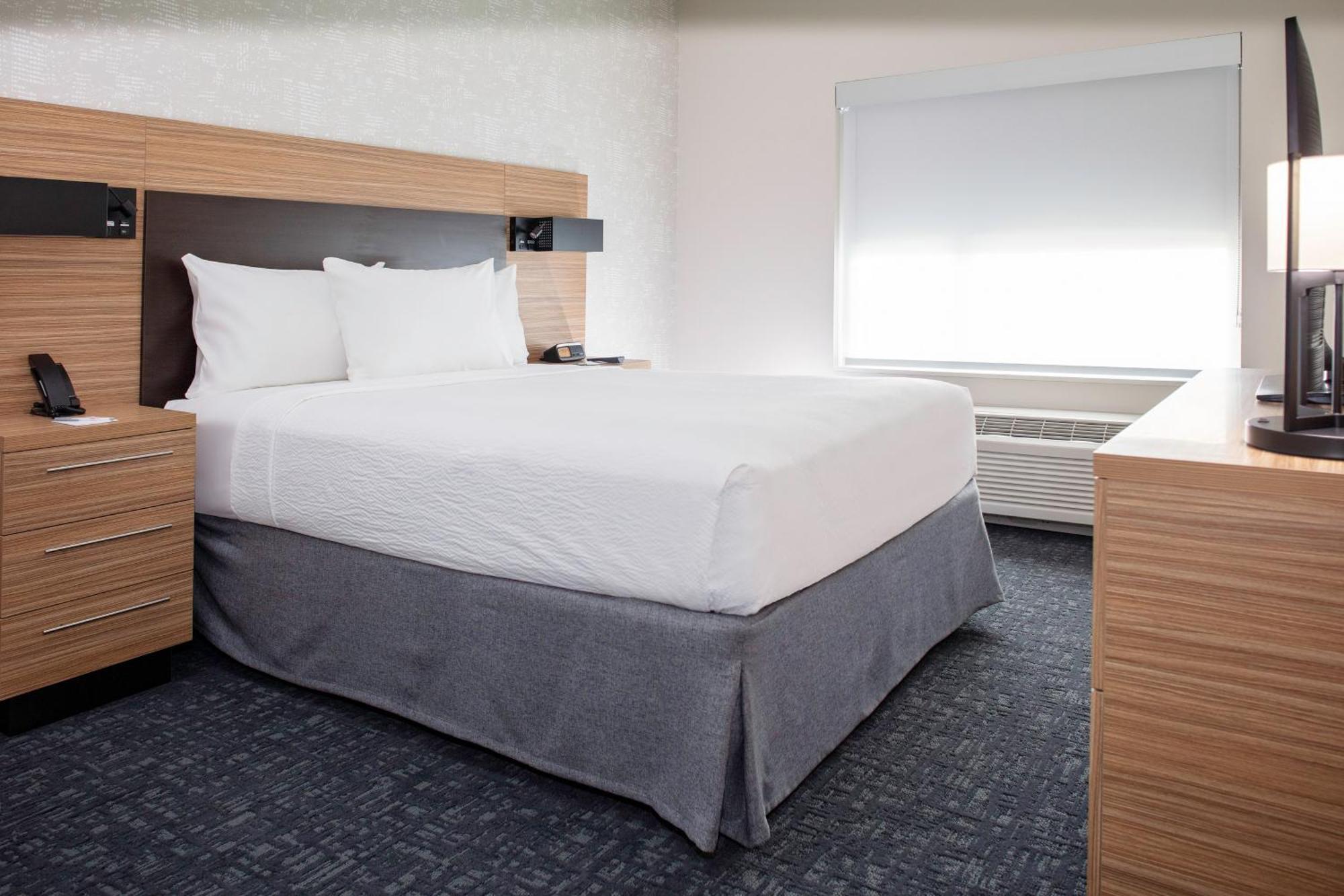 Towneplace By Marriott Airport Hotel
