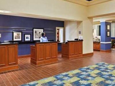 Hampton & Airport At Gateway Village Hotel Orlando
