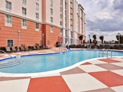 Hampton & Airport At Gateway Village Hotel Orlando