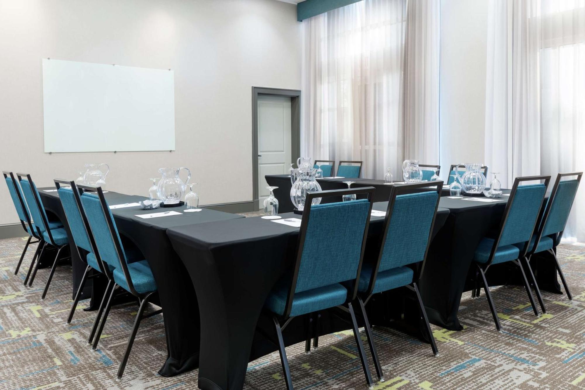 Hampton & Airport At Gateway Village 3* Orlando