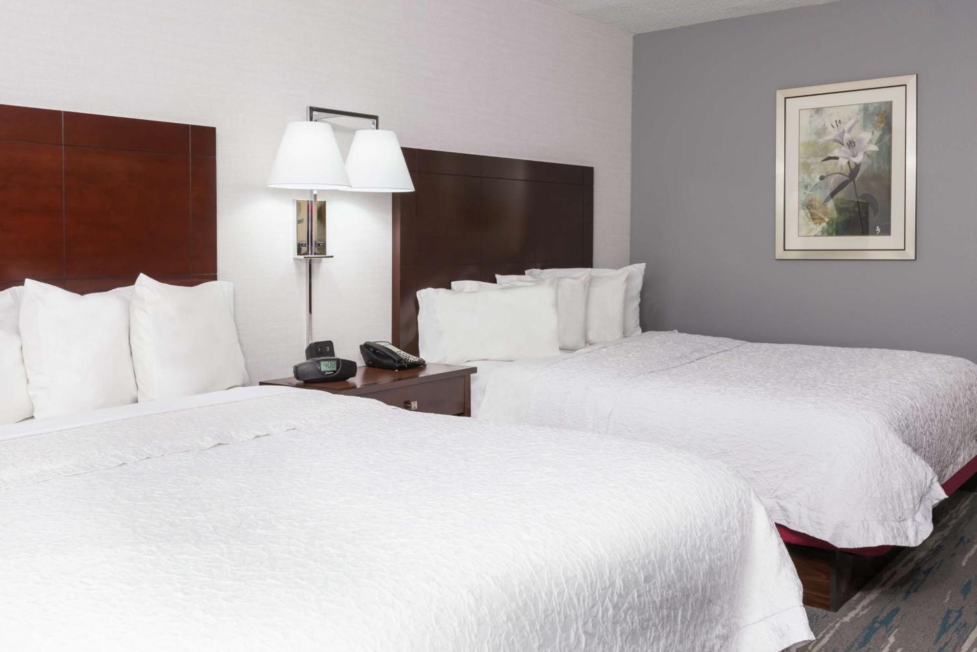 Hampton & Airport At Gateway Village Orlando