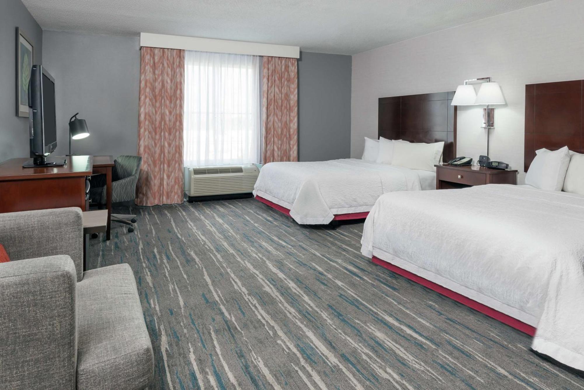 Hotel Hampton & Airport At Gateway Village