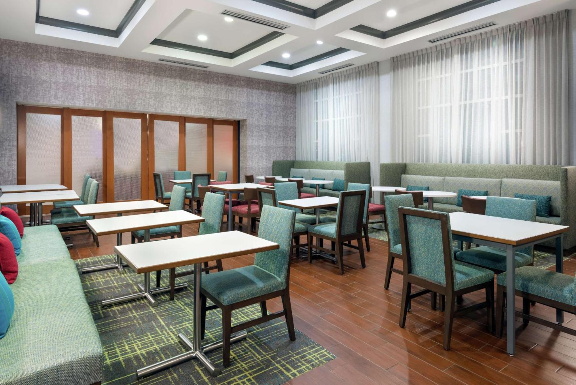 Hotel Hampton & Airport At Gateway Village Orlando