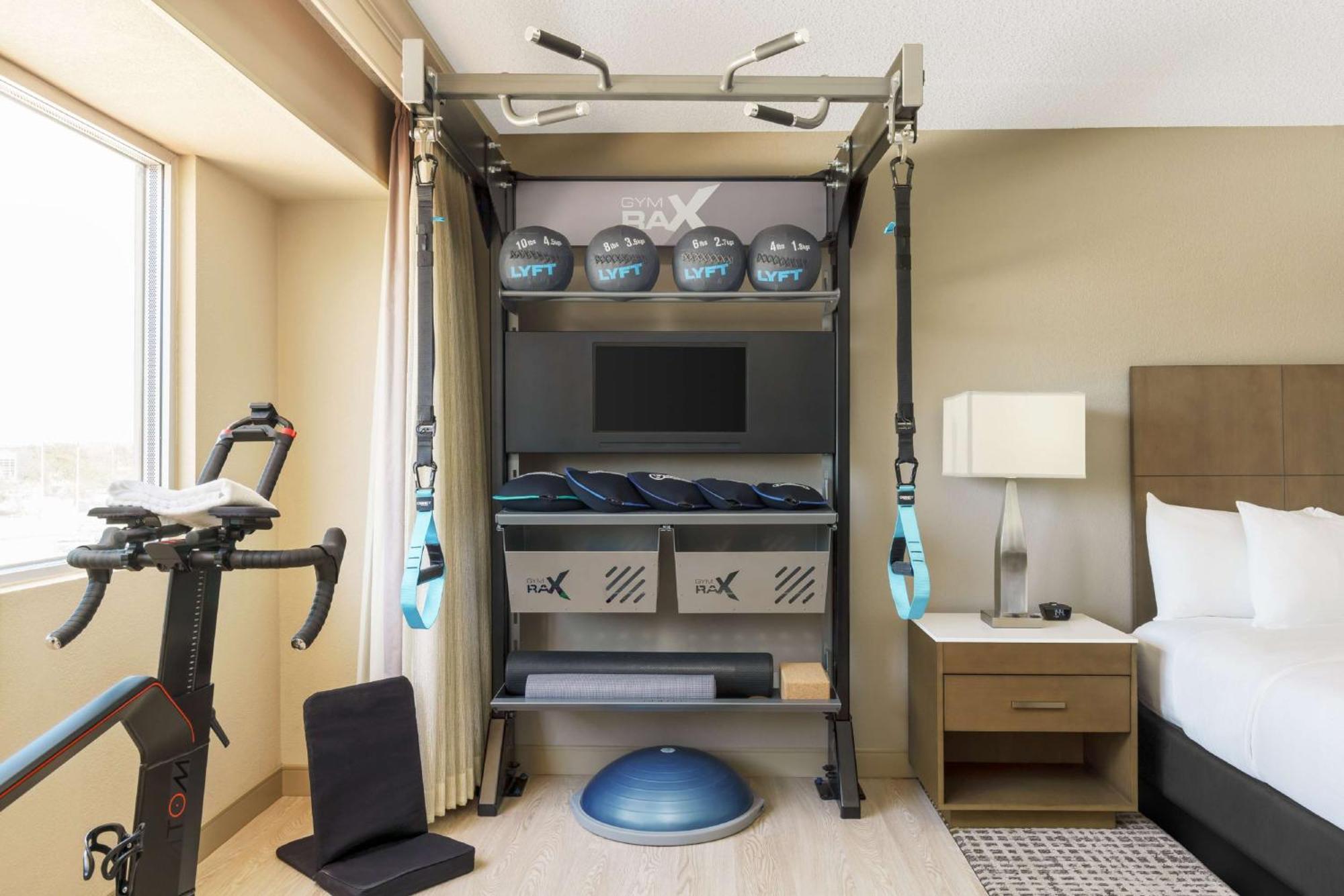 Doubletree By Hilton Airport 3*