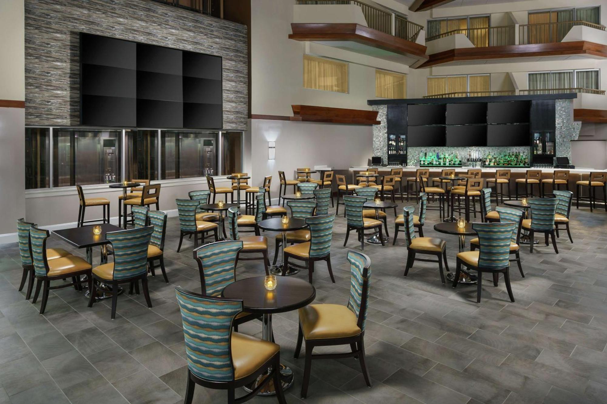 Doubletree By Hilton Airport 3*