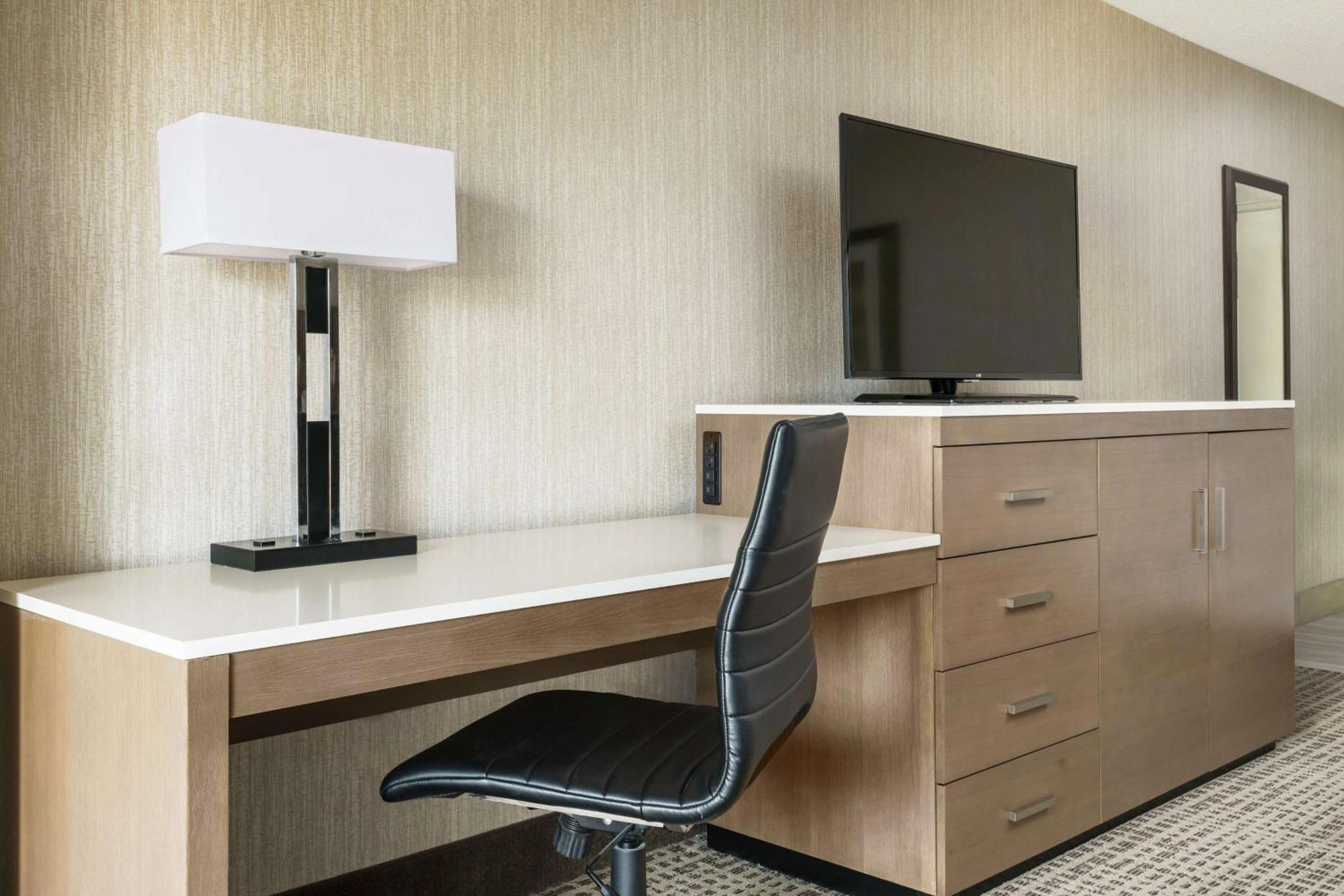 Doubletree By Hilton Airport Hotel 3*