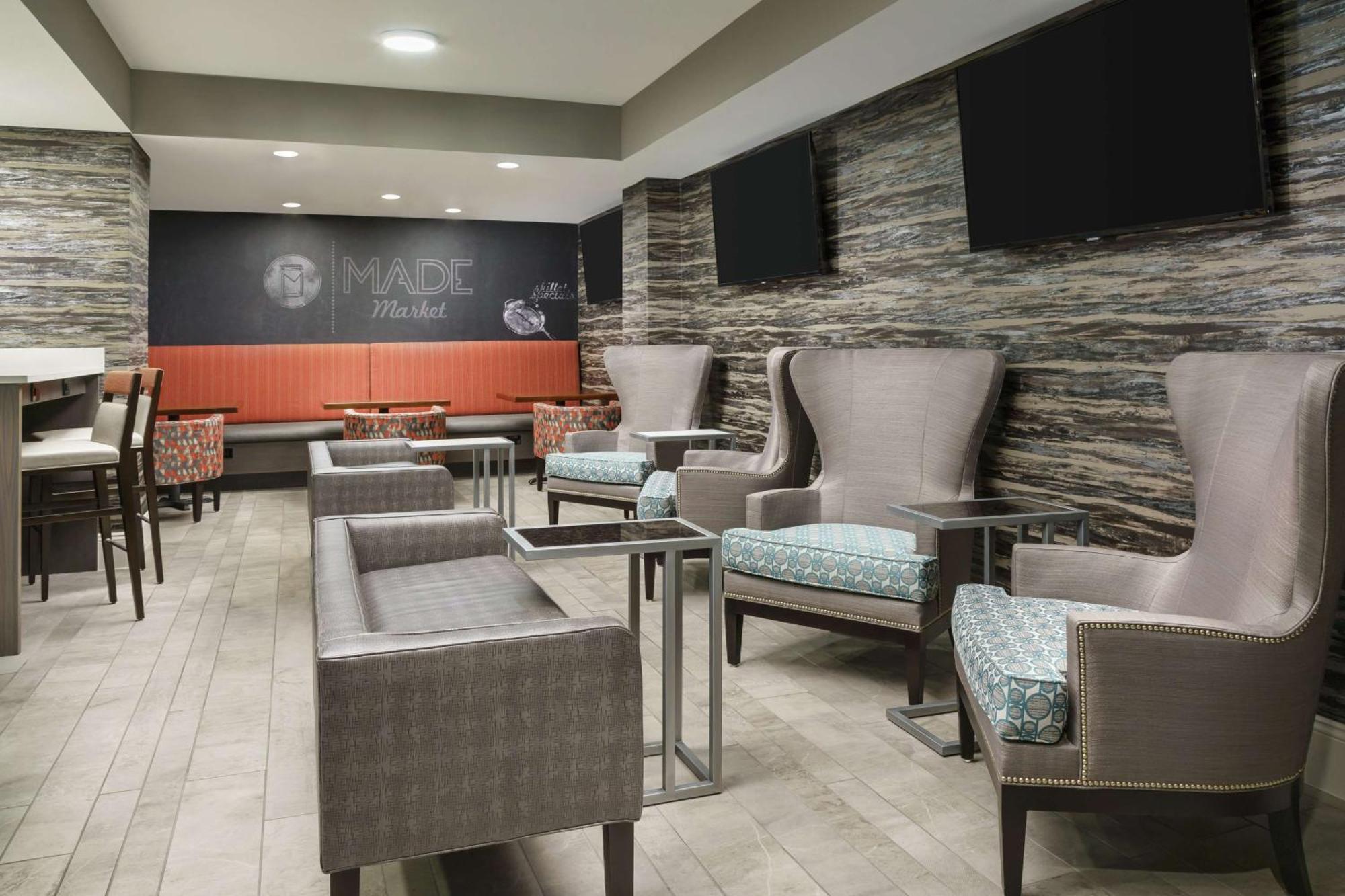 Doubletree By Hilton Airport Hotel