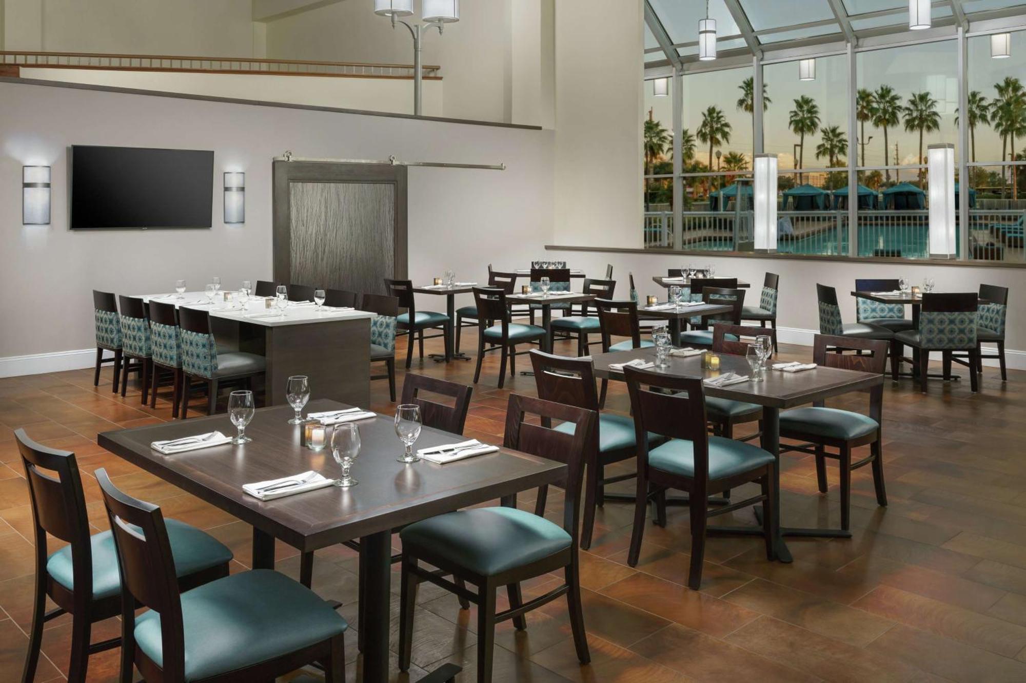 Doubletree By Hilton Airport Hotel 3*