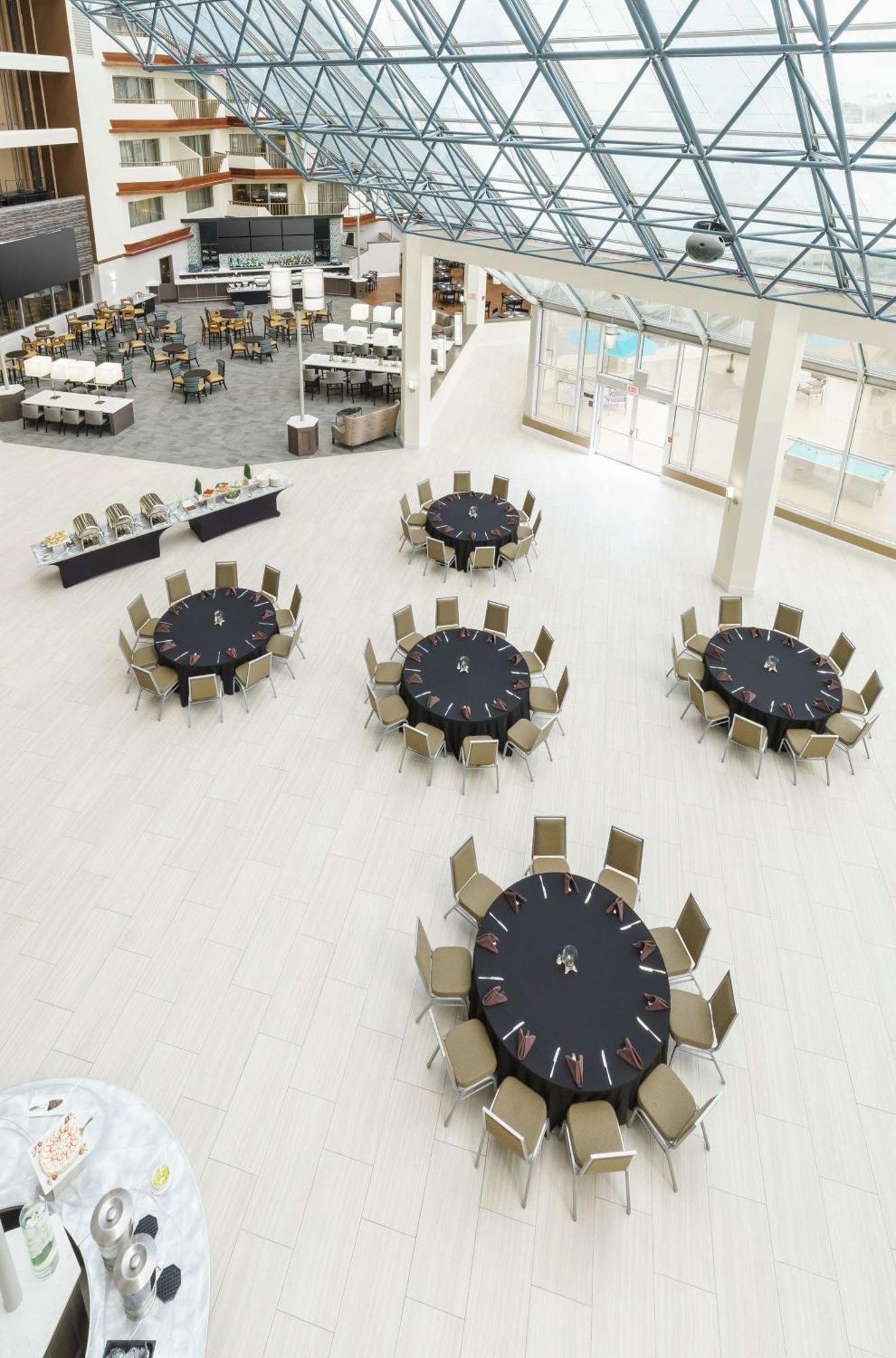 Hotel Doubletree By Hilton Airport
