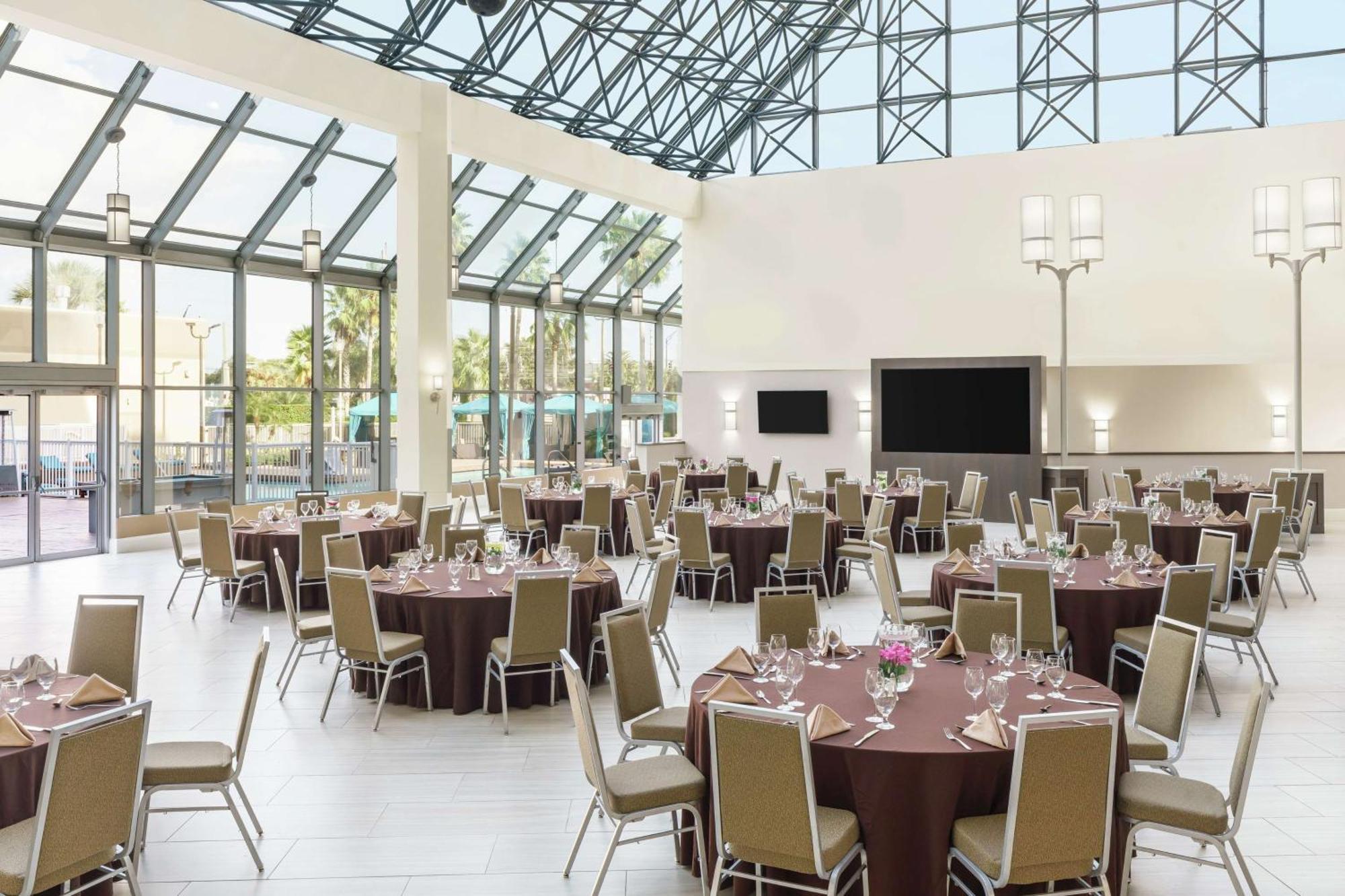 Doubletree By Hilton Airport Hotel