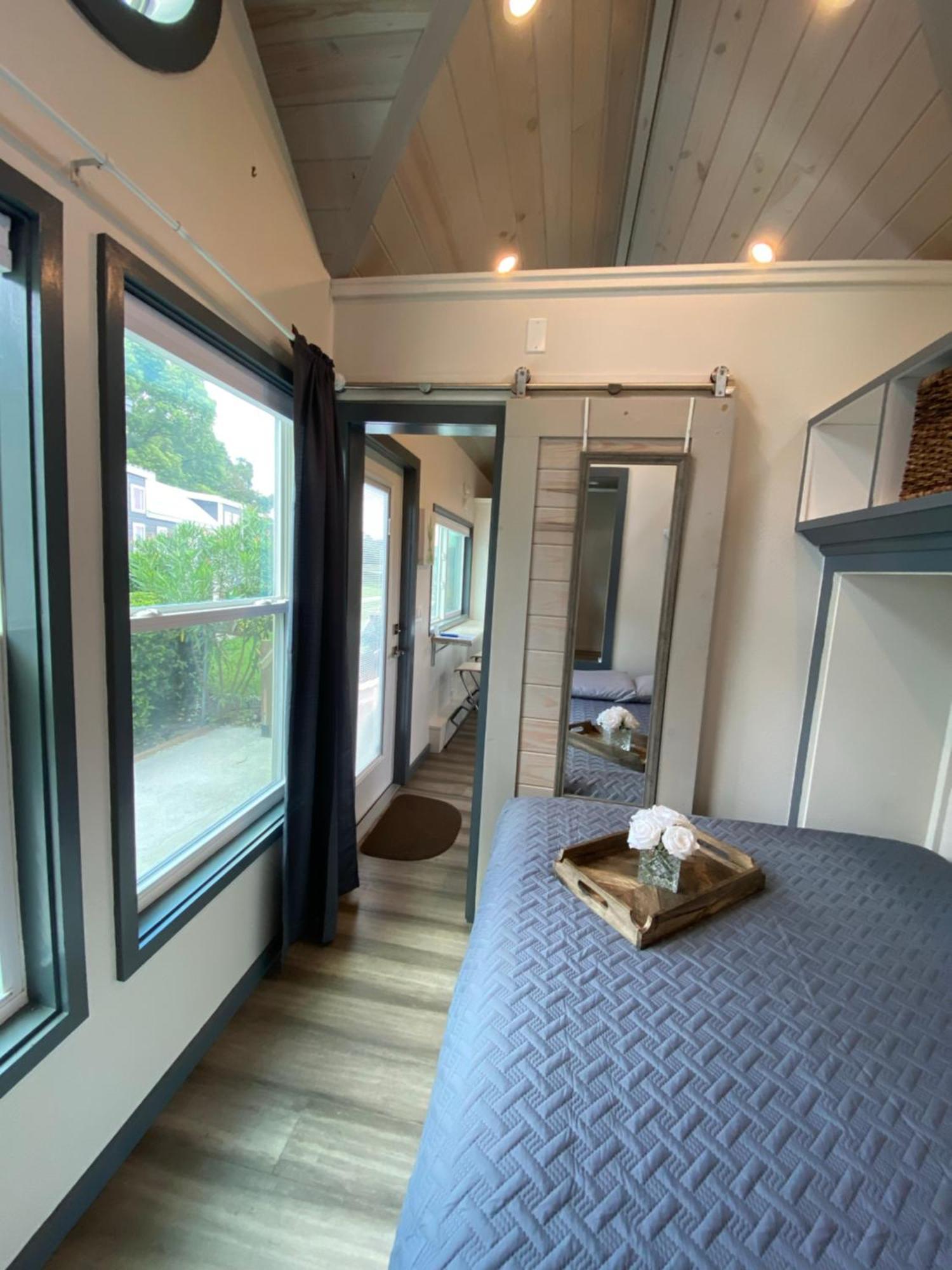Lakefront Tiny Holiday home