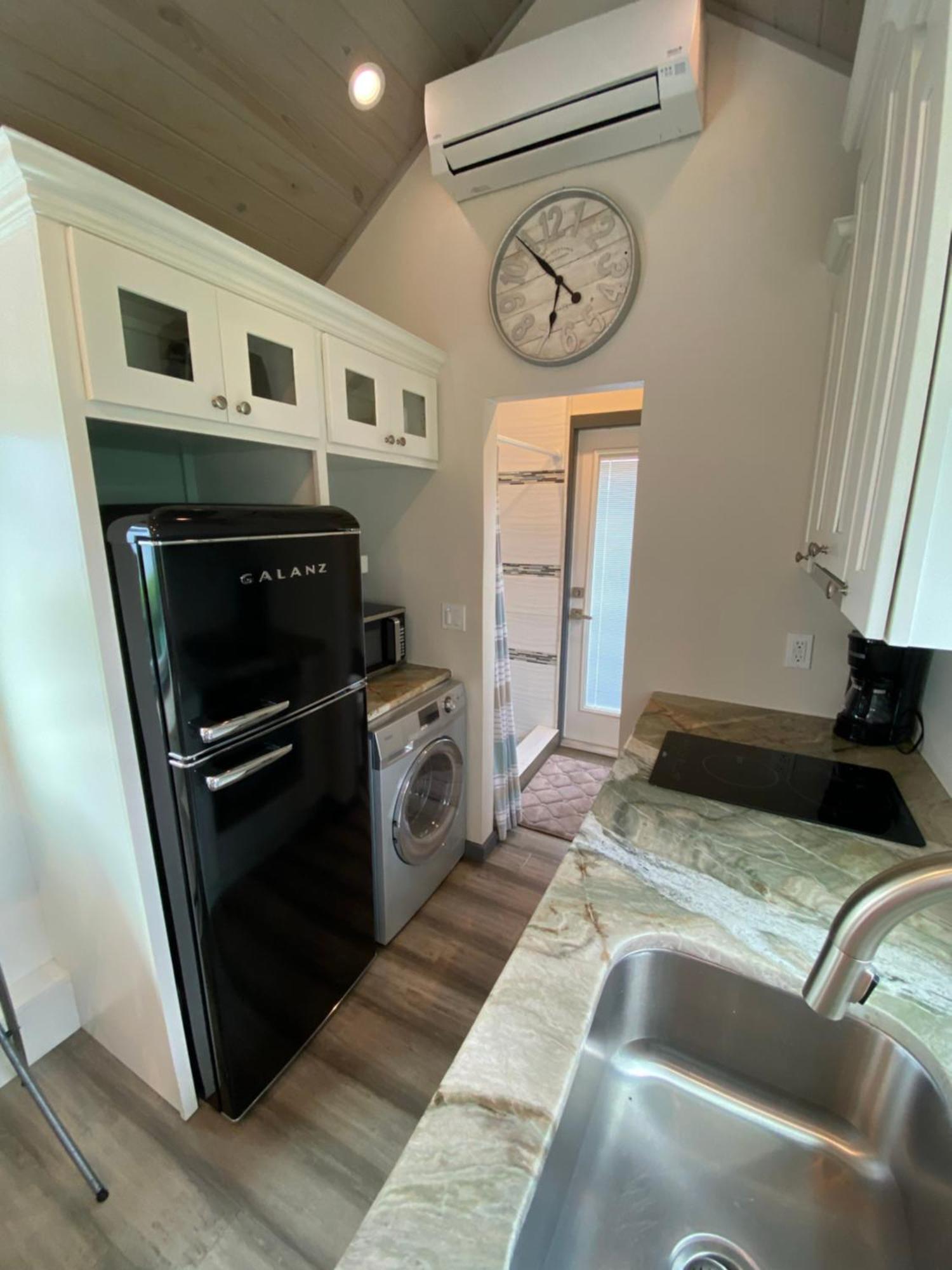 Lakefront Tiny Holiday home
