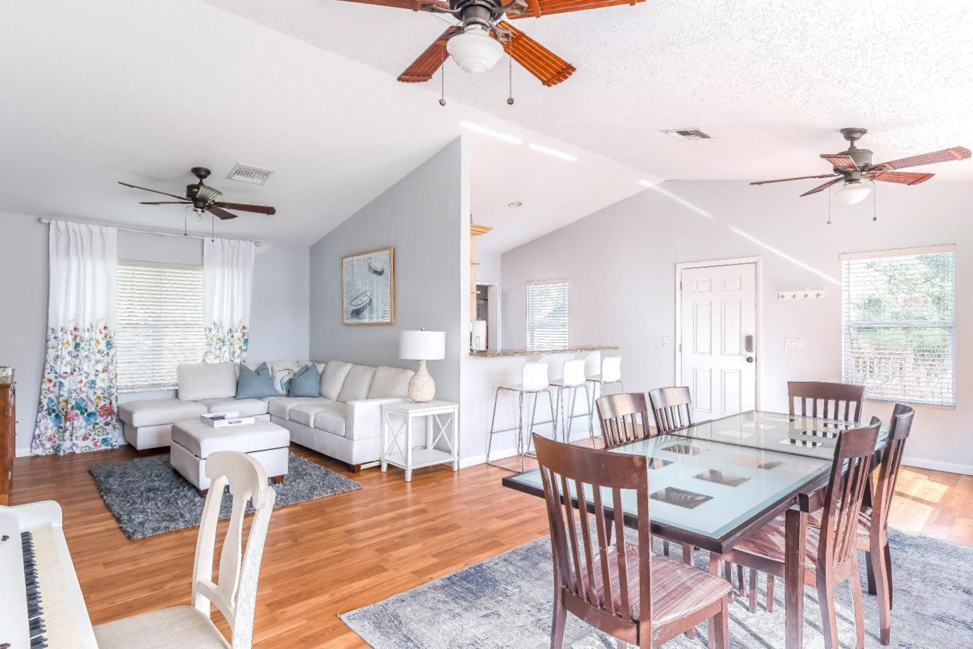 Lakefront 7 Bedroom Duplex, Pool, Boat, And Hottub Orlando