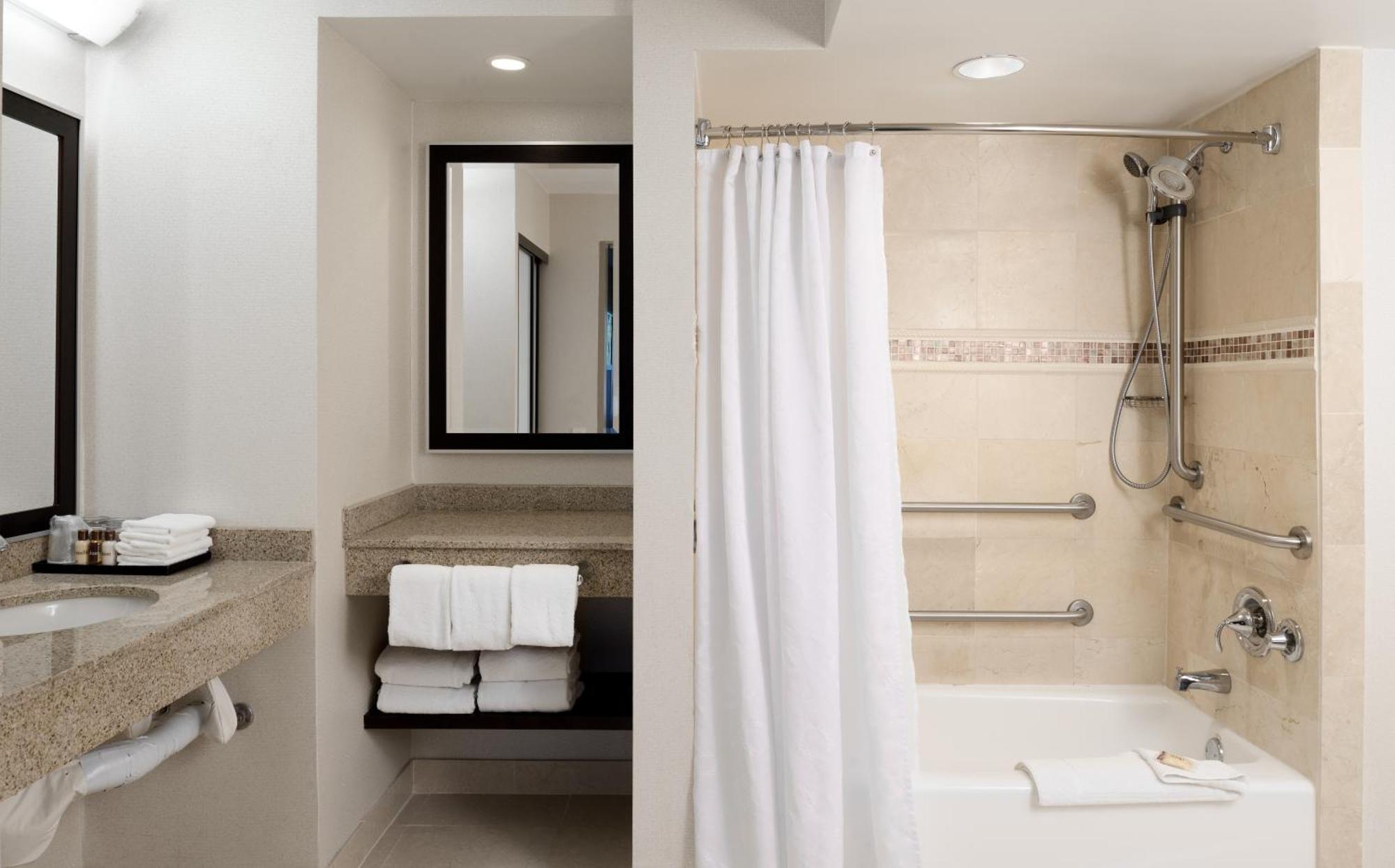 Sheraton Airport 3*