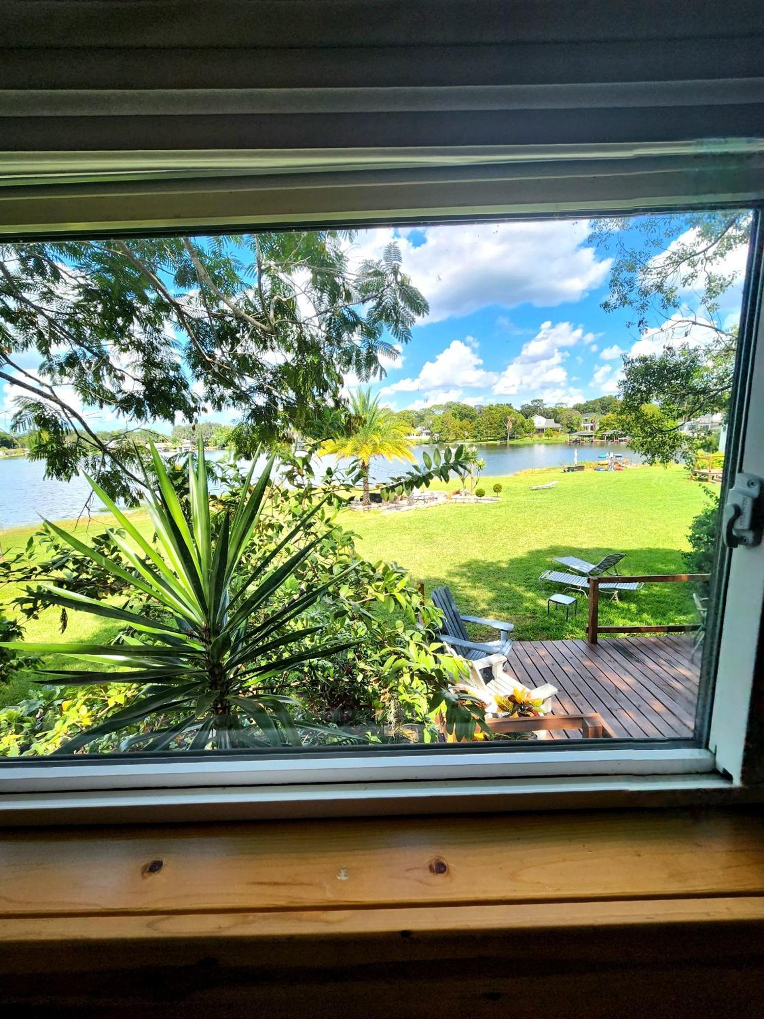 Lakefront Tiny Holiday home