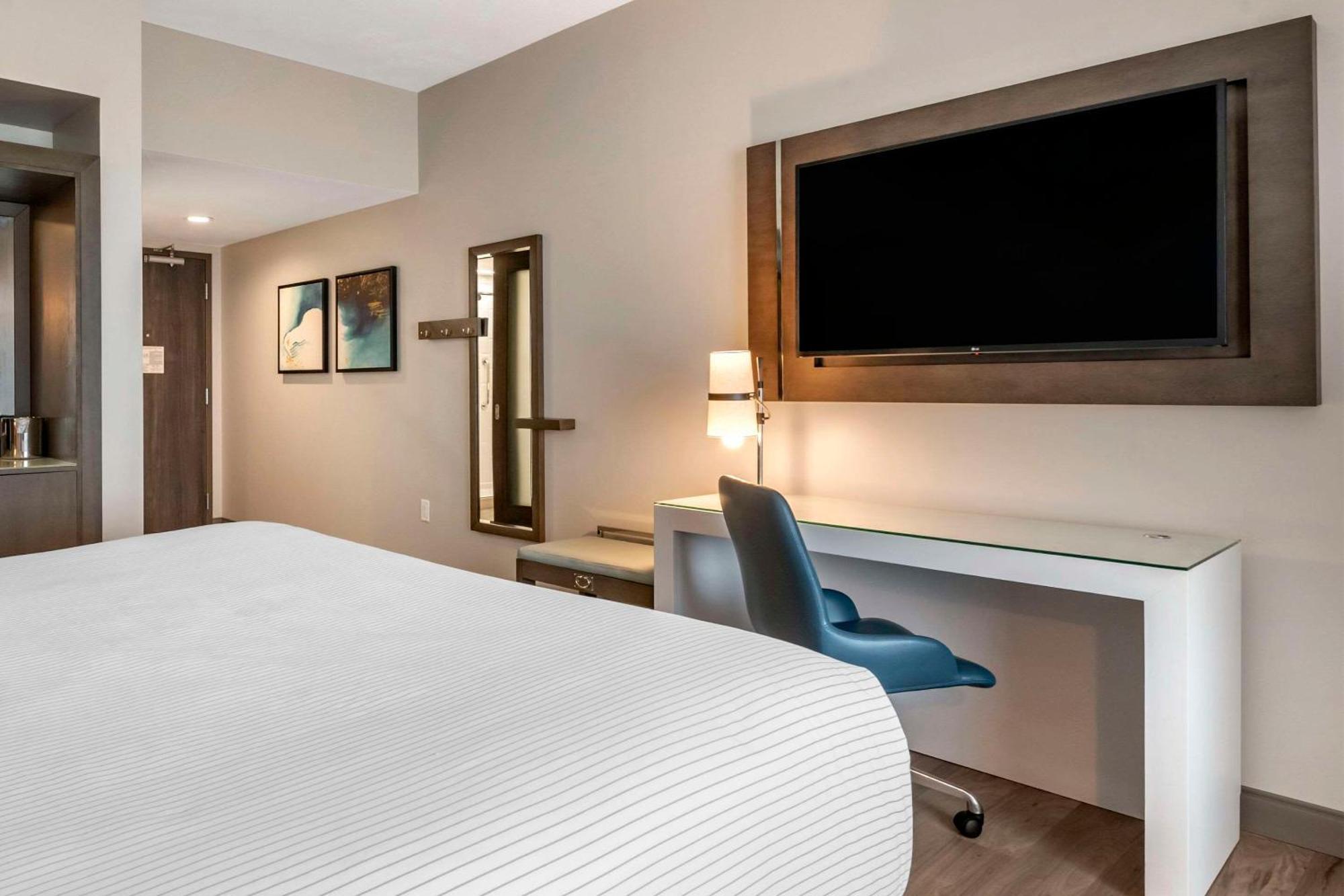 Cambria Airport Hotel