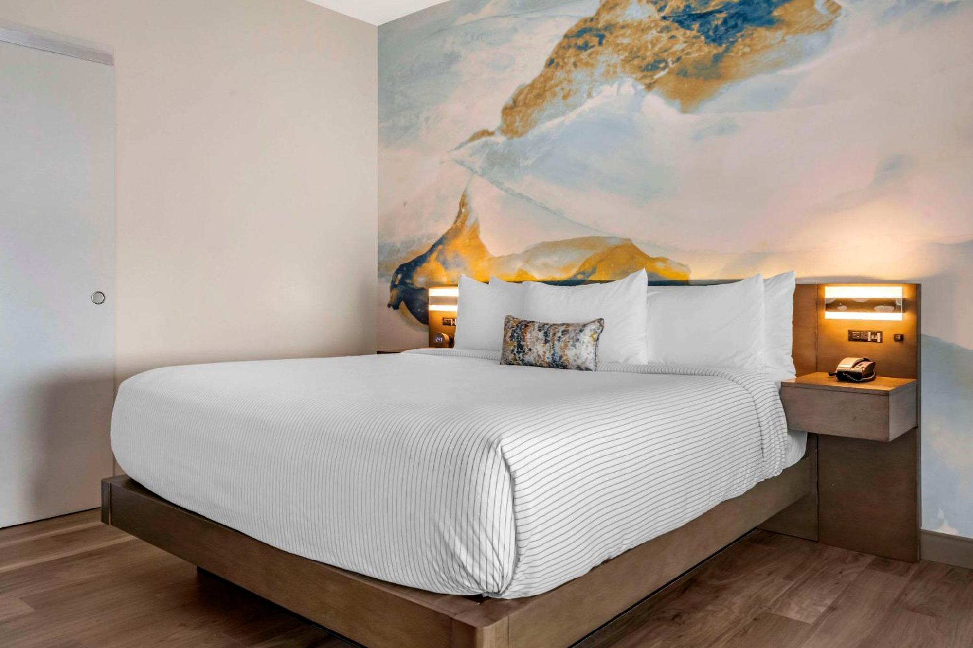 Cambria Airport Hotel