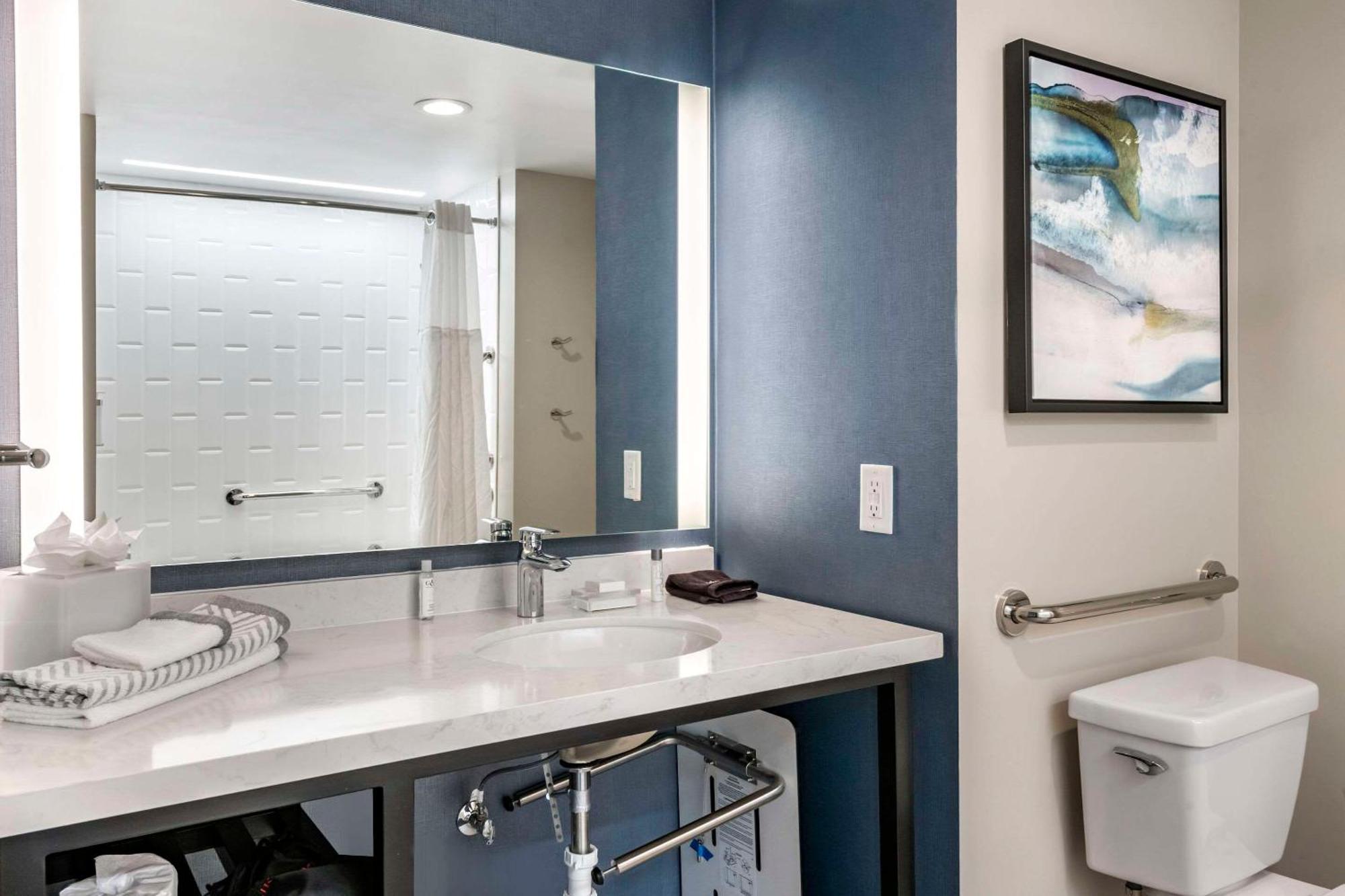 Hotel Cambria Airport 3*