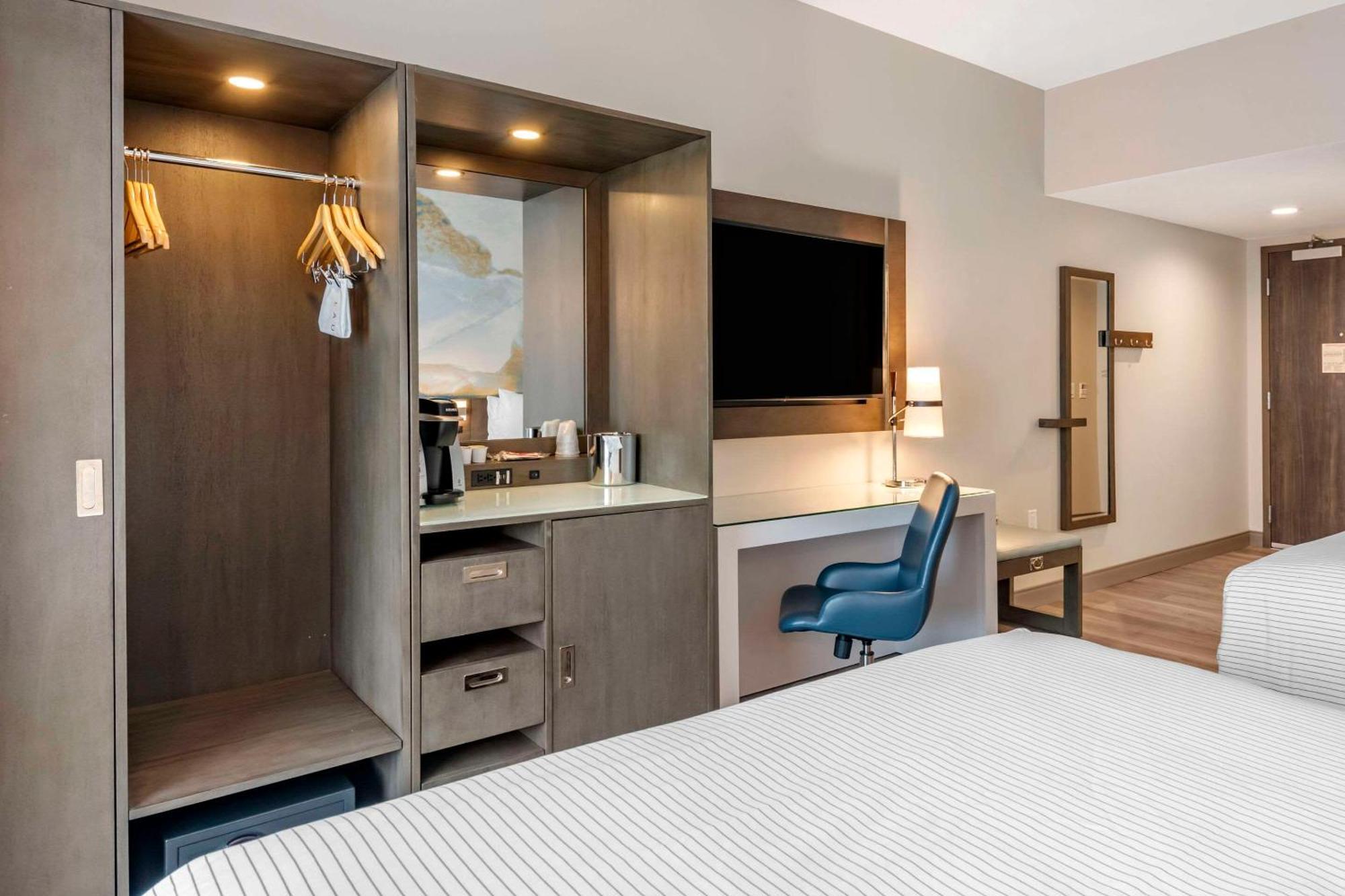 Cambria Airport Hotel Orlando