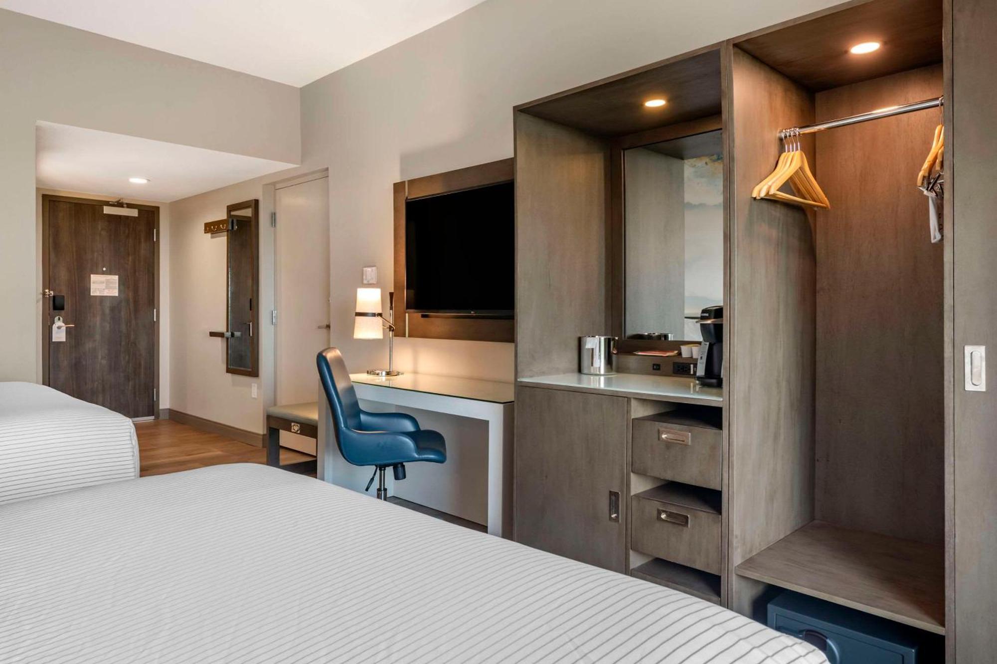 Hotel Cambria Airport 3*