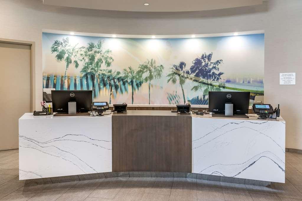 Cambria Airport Hotel 3*