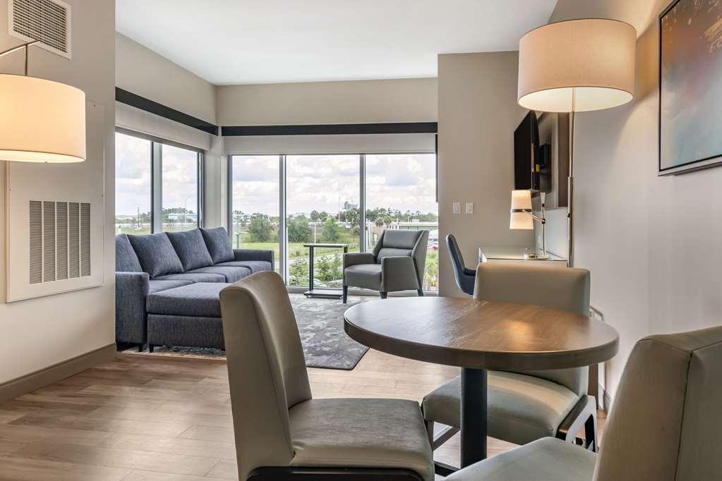 Hotel Cambria Airport 3*