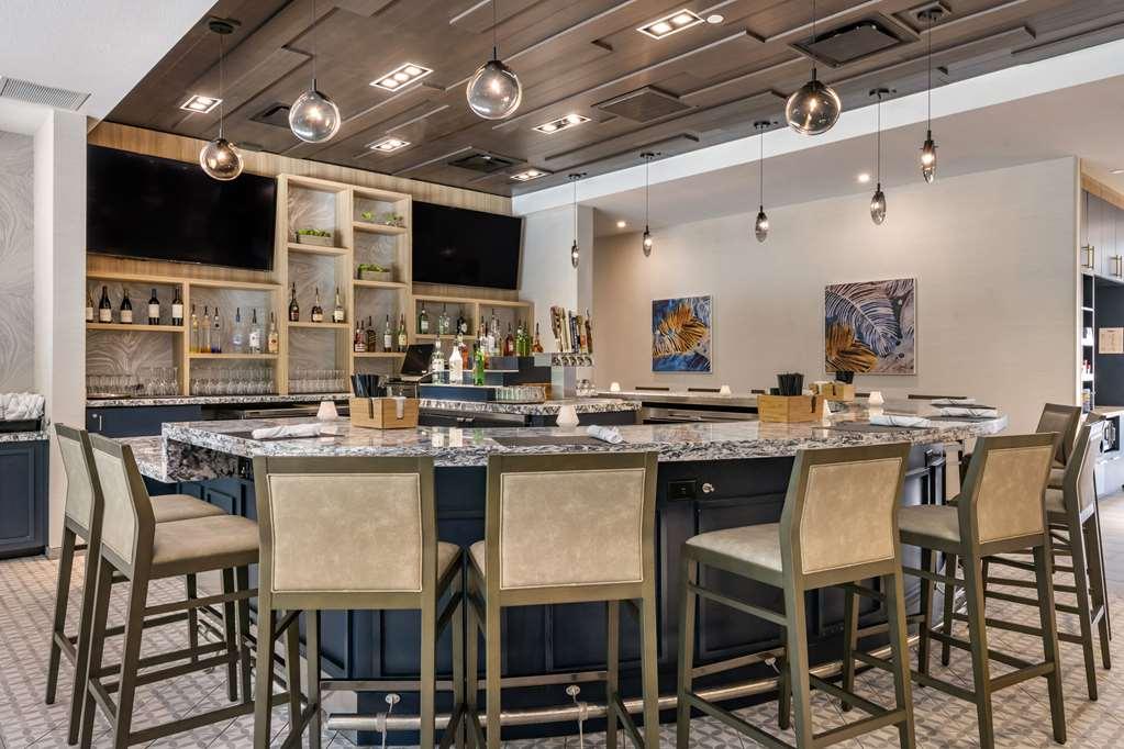 Cambria Airport Hotel 3*