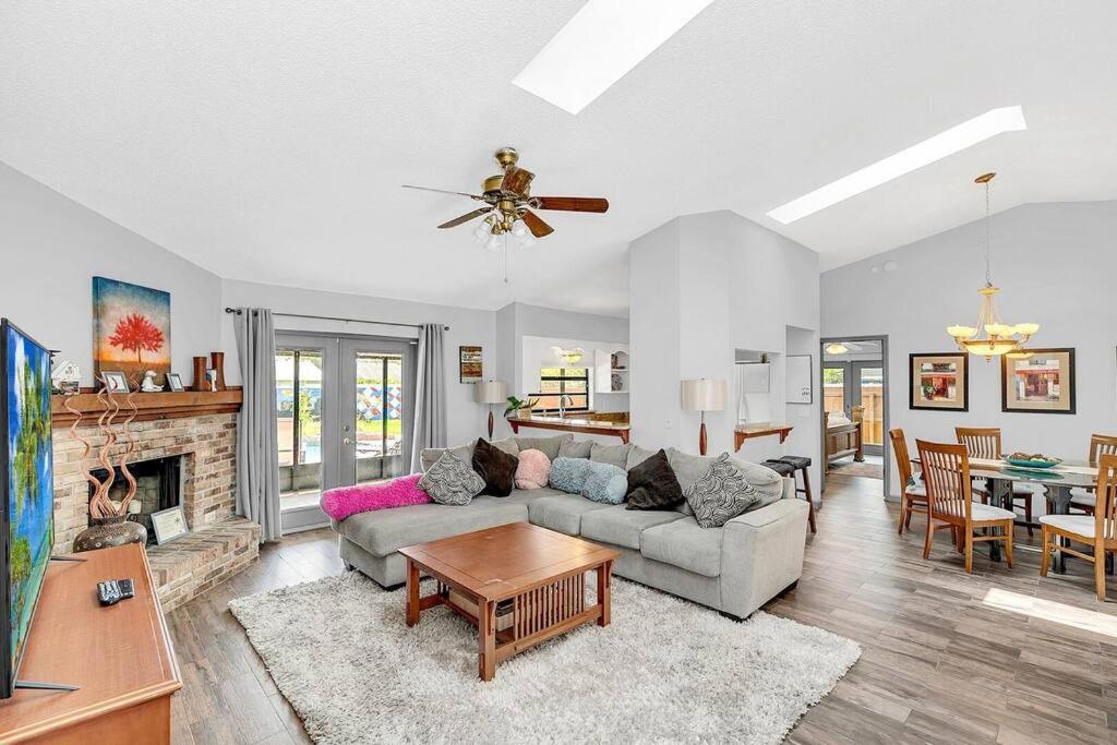 Tranquil Oasis 4br Pool Holiday home *