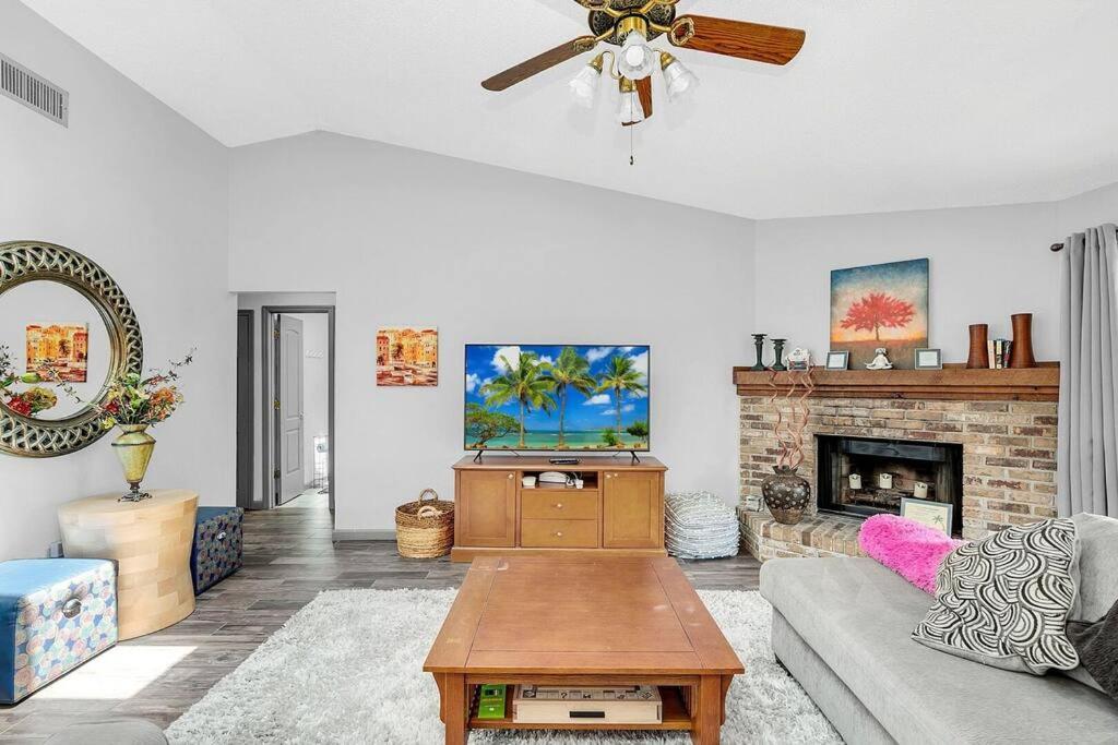 Tranquil Oasis 4br Pool Holiday home Orlando
