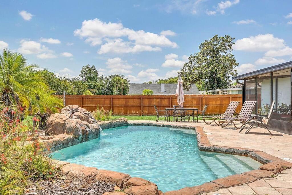 Tranquil Oasis 4br Pool Holiday home Orlando