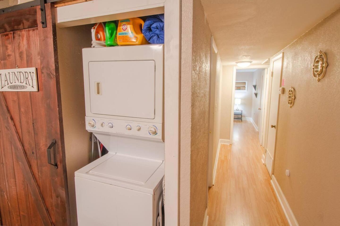 Holiday home Pet-Friendly 6Br W Fast Wifi Near Downtown!