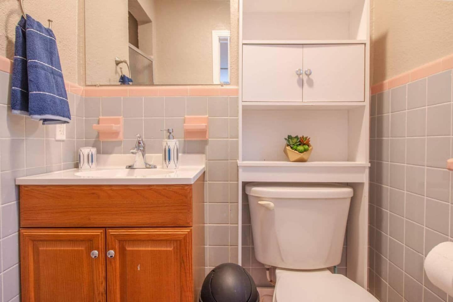 Pet-Friendly 6Br W Fast Wifi Near Downtown! Holiday home