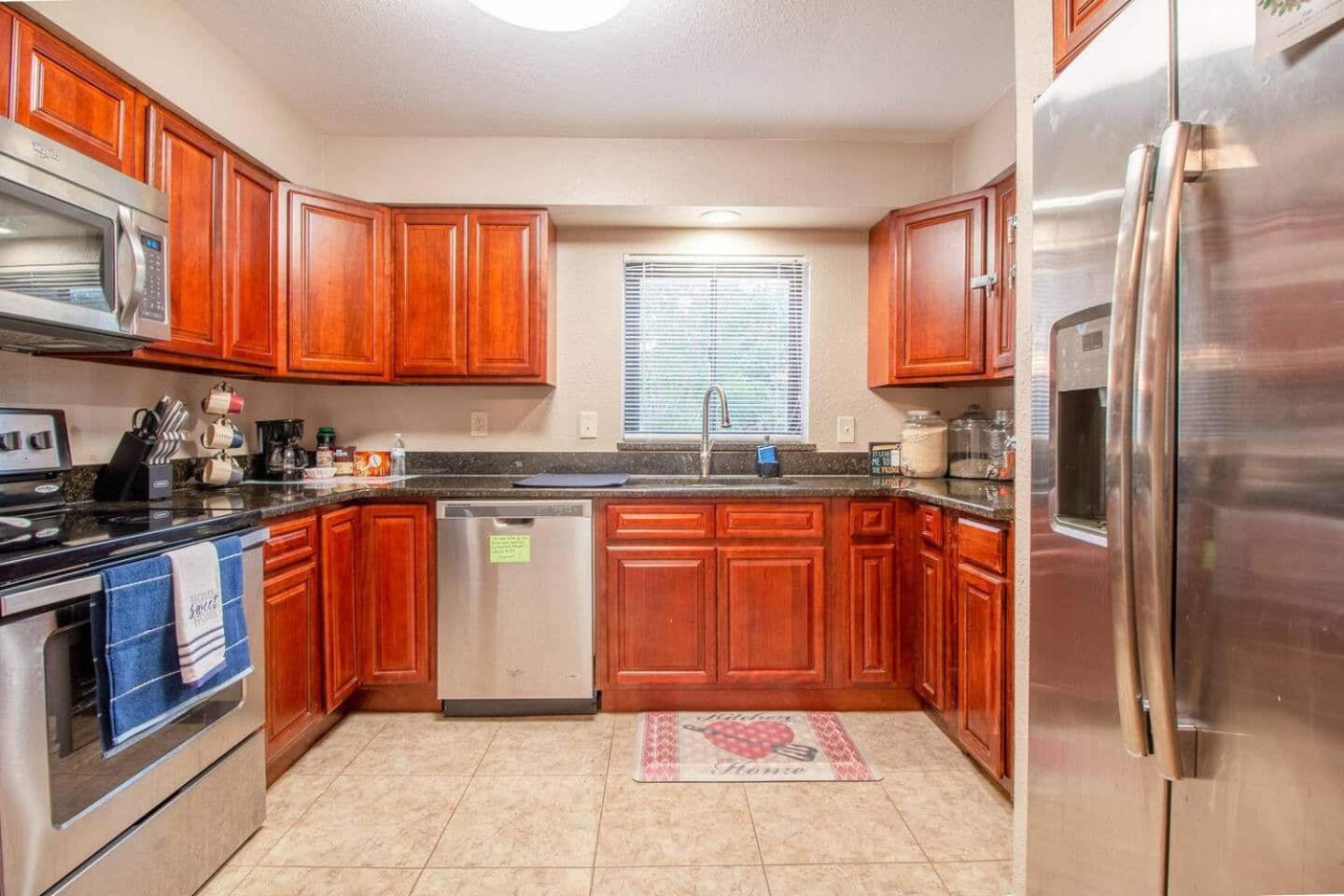 Holiday home Pet-Friendly 6Br W Fast Wifi Near Downtown!