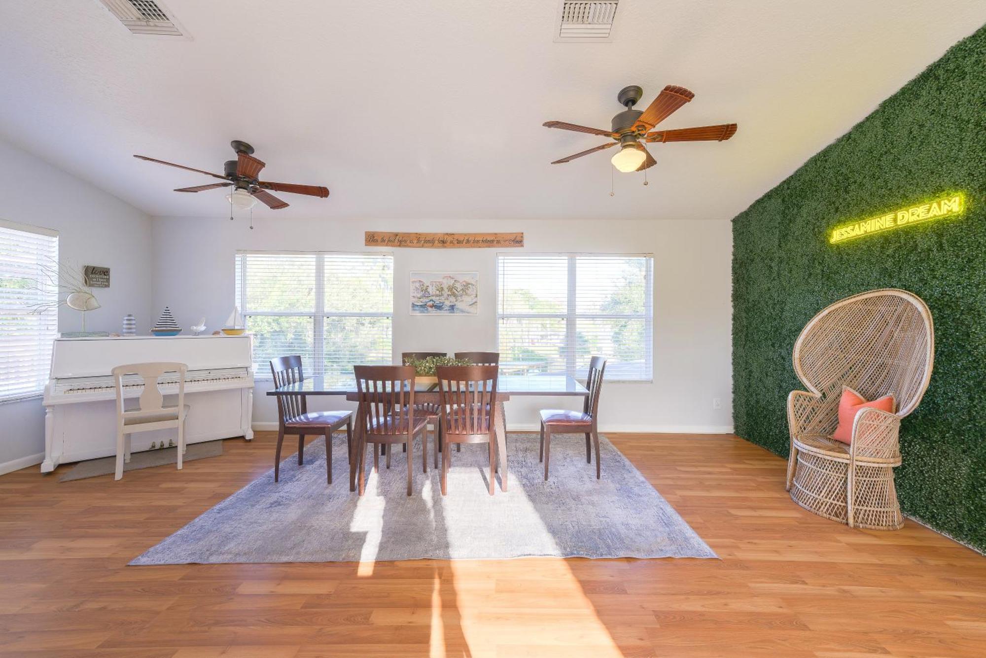 Lakefront 7 Bedroom Duplex, Pool, Boat, And Hottub Orlando