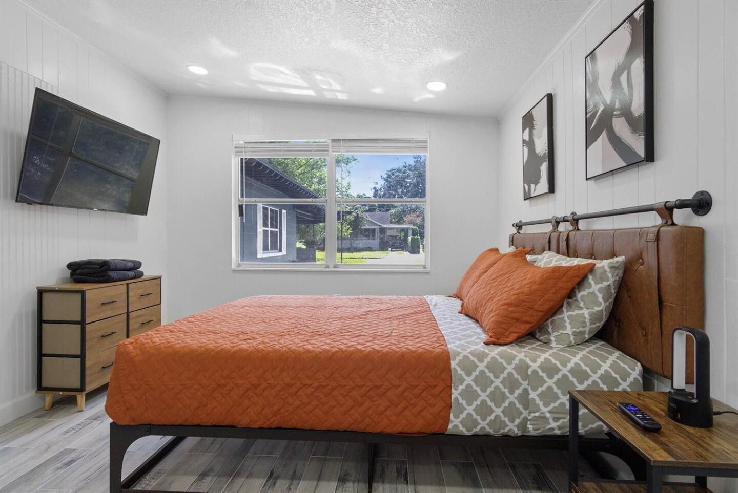 Private 3Br Unit Pet-Friendly Work Space! Holiday home *