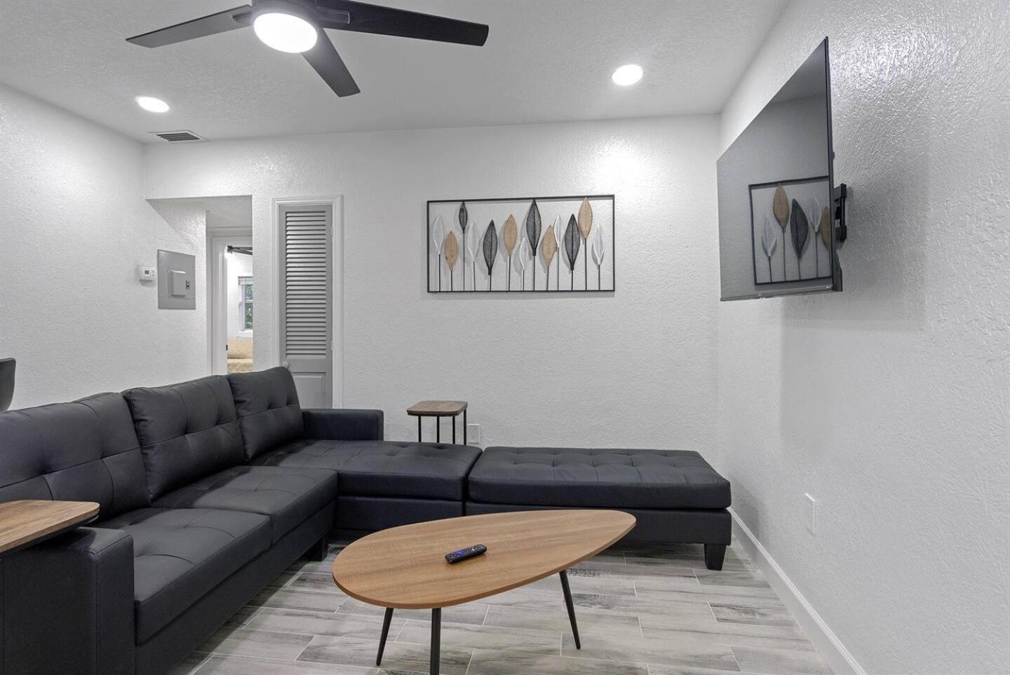 Private 3Br Unit Pet-Friendly Work Space! Orlando
