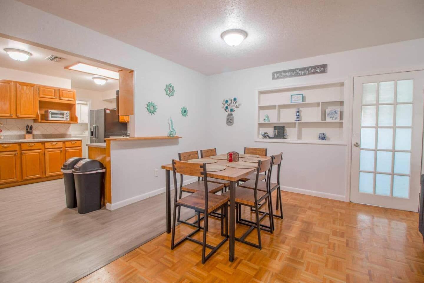5Br Stay W Pool, Workspace & Fast Wi-Fi
