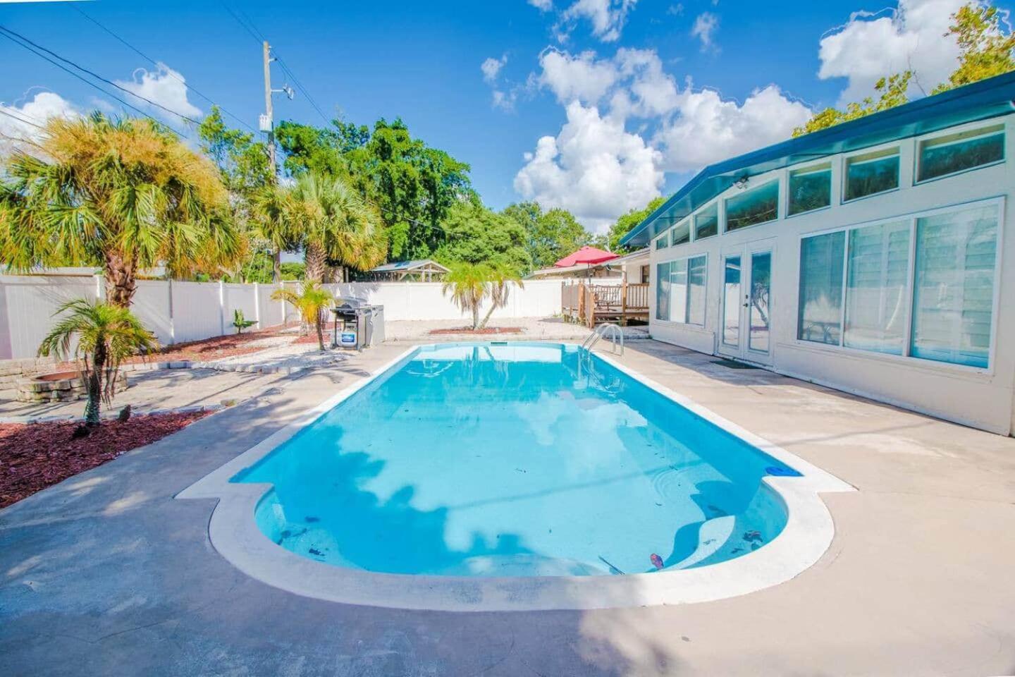 5Br Stay W Pool, Workspace & Fast Wi-Fi Holiday home
