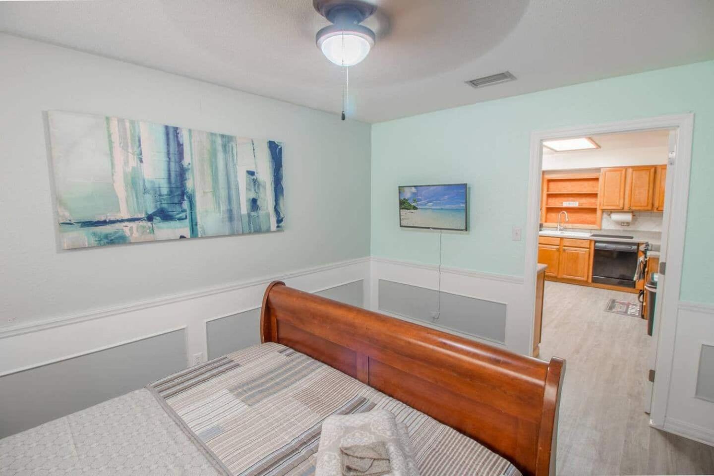 Holiday home 5Br Stay W Pool, Workspace & Fast Wi-Fi