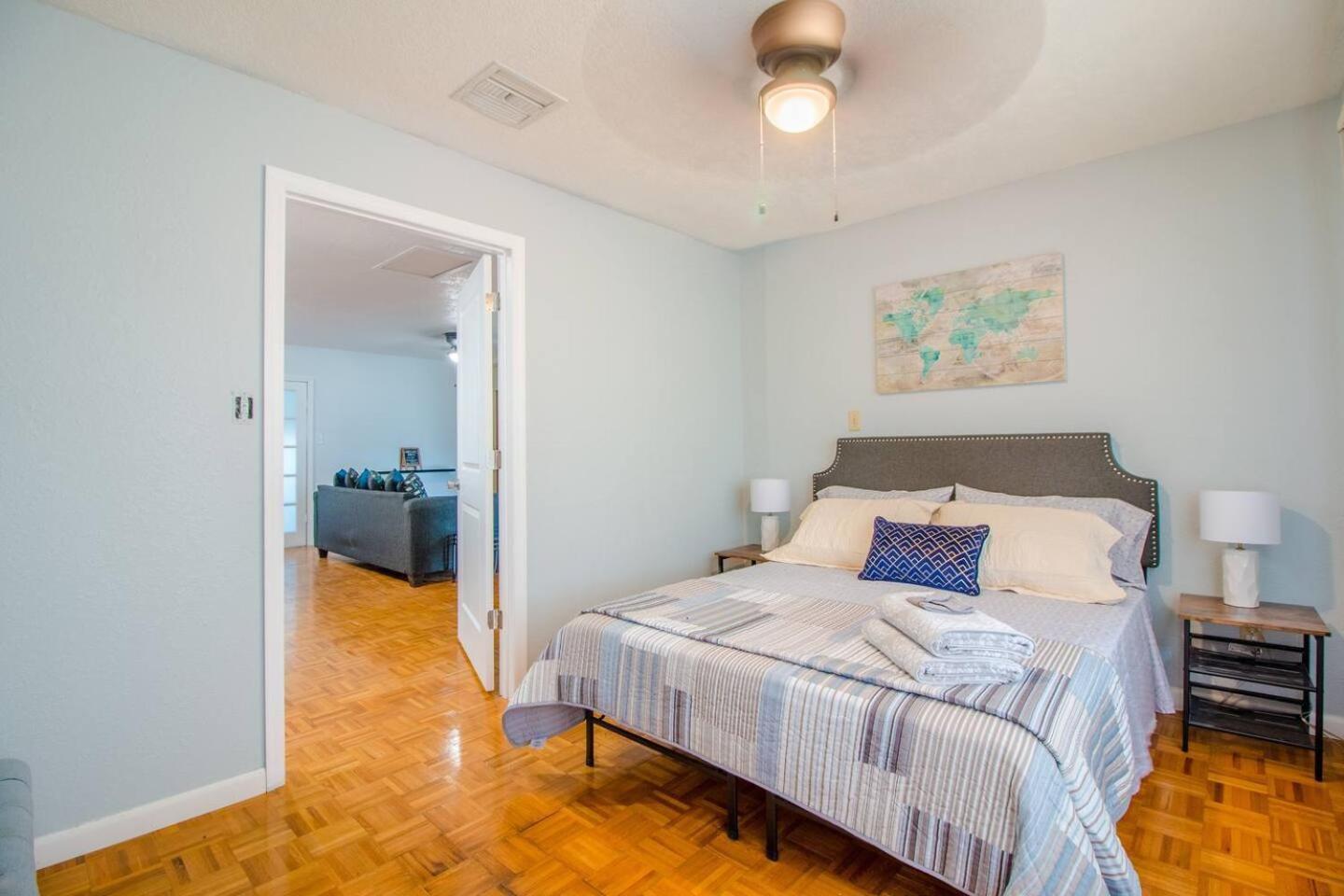 5Br Stay W Pool, Workspace & Fast Wi-Fi