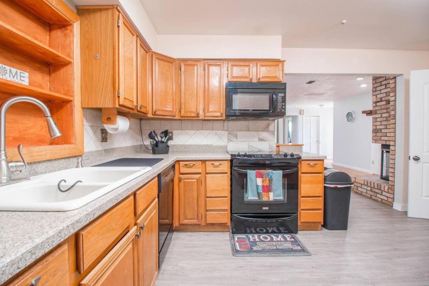 5Br Stay W Pool, Workspace & Fast Wi-Fi Holiday home