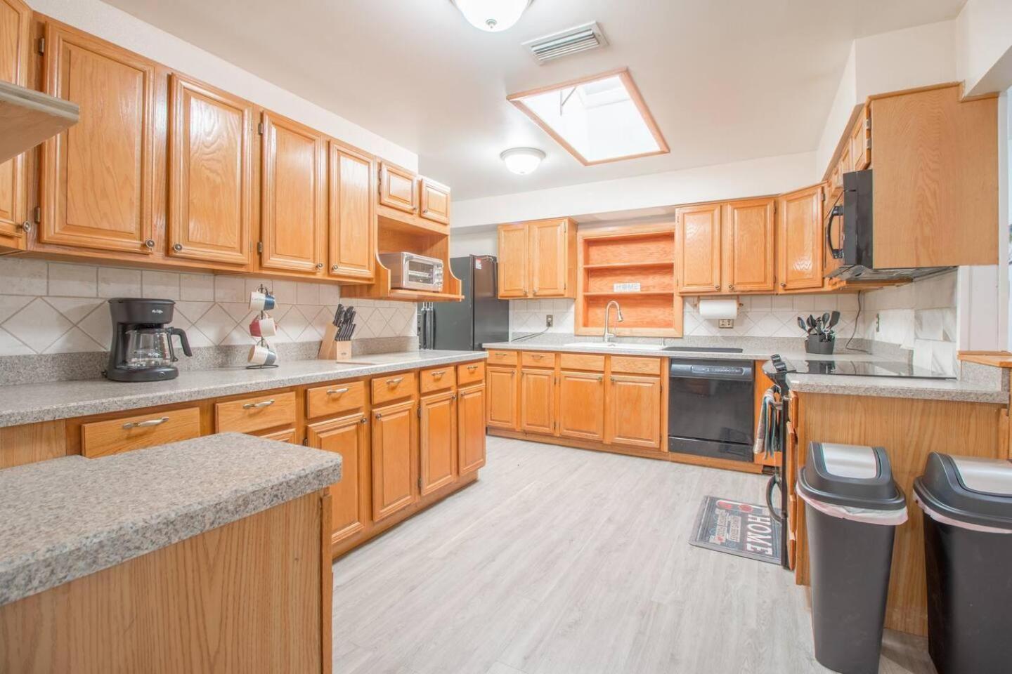 5Br Stay W Pool, Workspace & Fast Wi-Fi