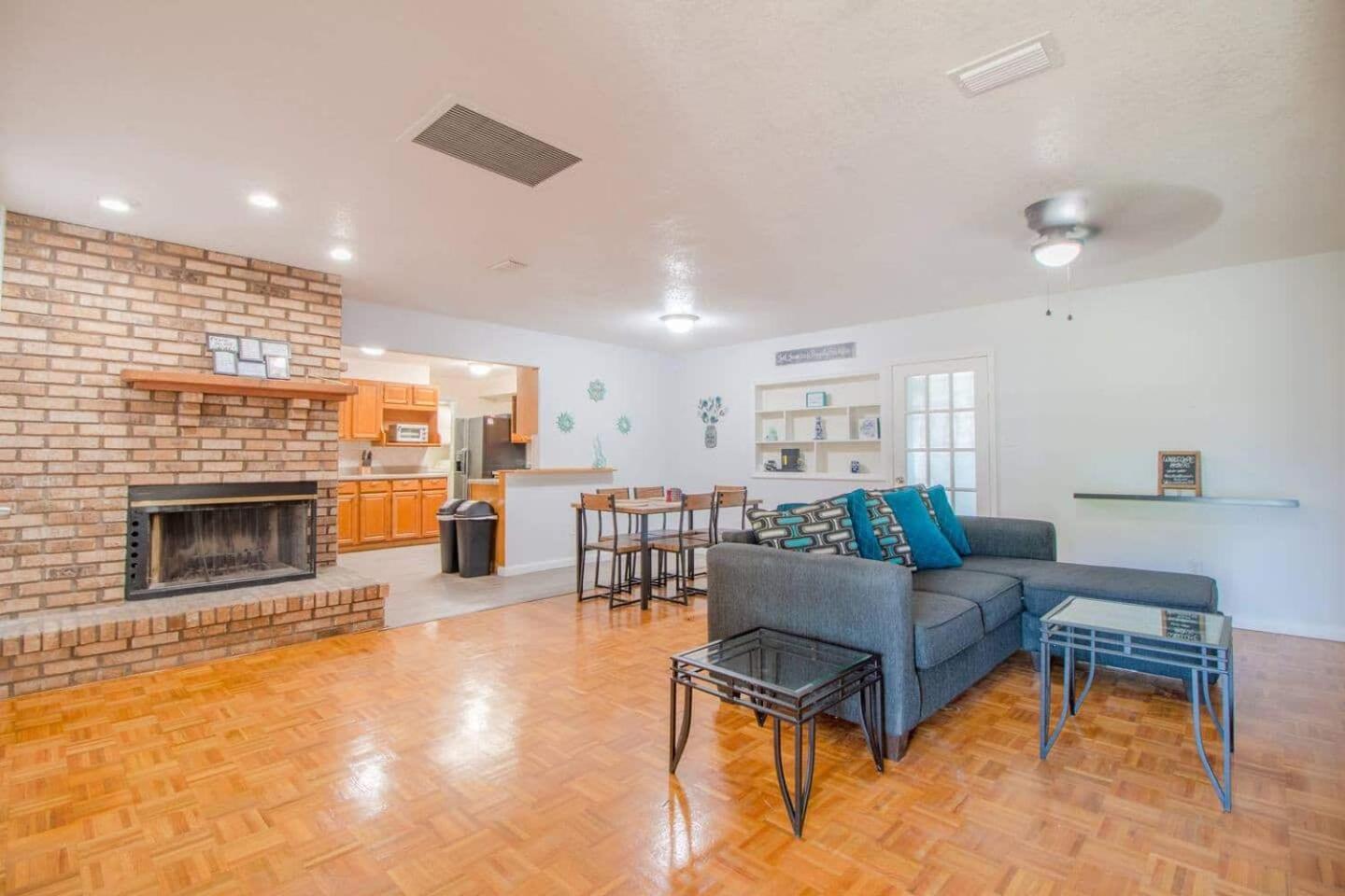 Holiday home 5Br Stay W Pool, Workspace & Fast Wi-Fi Orlando